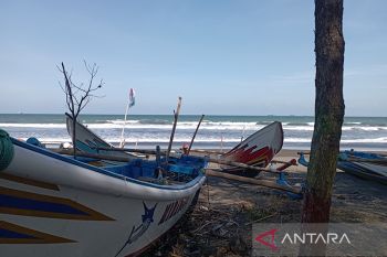 Nelayan Cilacap mulai melaut meskipun gelombang tinggi