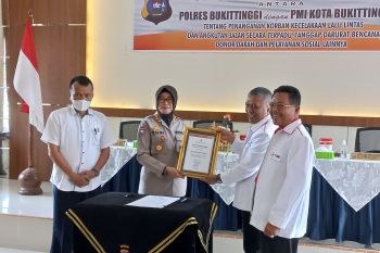 Misi kemanusiaan, Polisi galang kerjasama dengan PMI di Bukittinggi