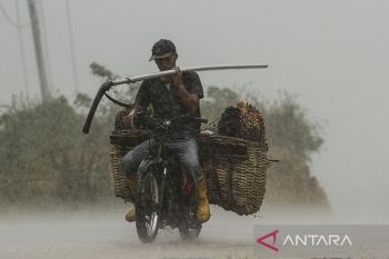 BMKG prediksi hujan sedang hingga lebat mengguyur Tanah Air hari ini