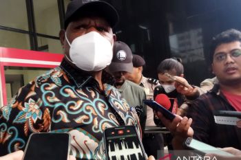 Usai diperiksa KPK, Wabup Mamberamo Tengah minta maaf dorong kamera wartawan