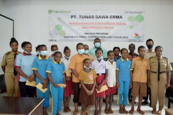 Anak pemilik hak ulayat SD Negeri Miri terima bantuan dari TSE Group