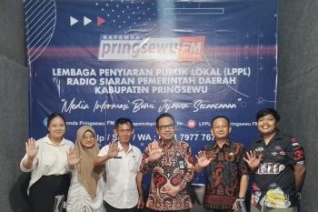 Kepala Kantor Kemenag Pringsewu kunjungi LPPL Rapemda Pringsewu FM