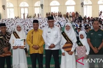 Sebanyak 1.035 siswa madrasah di Kabupaten Solok ikuti wisuda tahfiz Quran