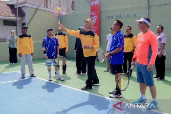 Turnamen tenis unik di Sumbar total umur peserta harus 105 tahun