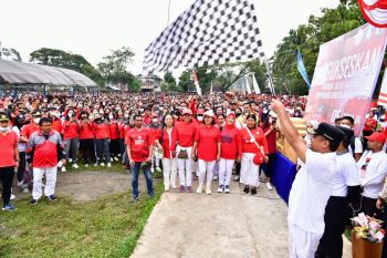 Gubernur Sulsel jalan sehat bersama warga Toraja Utara