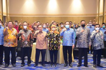 Khofifah ajak Apindo pertahankan keharmonisan ekonomi Jatim