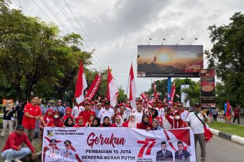 Kesbangpol Sulteng bagikan 1.500 bendera Merah Putih serukan cinta Tanah Air