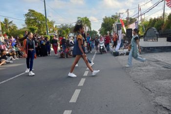 Wonderful NTB Fashion Week mengangkat kearifan lokal karya UMKM