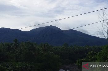 BPBD Sangihe  melarang warga mendekati puncak Gunung Awu