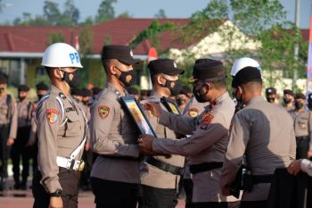 Wakapolda Kaltara pimpin Upacara, tiga personil diberhentikan tak hormat
