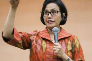 Menkeu Sri Mulyani minta Pertamina kendalikan volume BBM jaga APBN