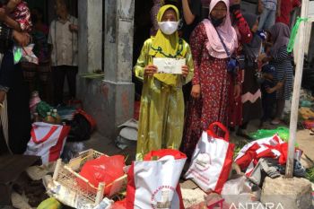 Sambut kedatangan Jokowi, sejumlah pedagang di Pasar Sungai Duri menangis haru
