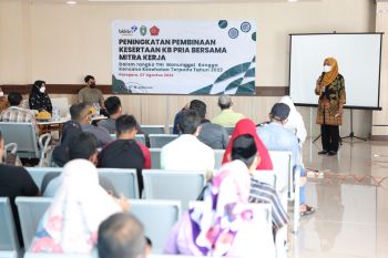 Kaper BKKBN Sulsel sosialisasikan penggunaan Alkon  Pria