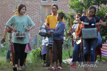 Lomba perkusi dengan barang bekas