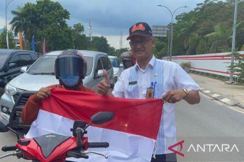 Dispora Batam bagikan 1.000 Bendera Merah Putih meriahkan HUT RI