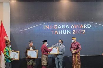Bupati Dharmasraya terima penghargaan INAGARA dari LAN RI