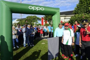 Ribuan peserta ikuti jalan santai di Agam peringati HUT RI