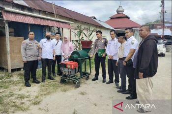 Dukung budidaya maggot Perkim LH pinjamkan alat pencacah sampah