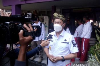 Saat hadiri HUT SMAN 1, Gubri tuntut kepala sekolah jeli lihat perkembangan