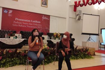 Nathania sebagai konduktor GBN perempuan pertama
