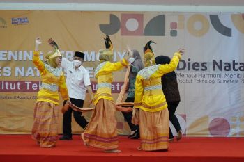 Parade tari mahasiswa meriahkan Dies Natalis ke-8 Itera
