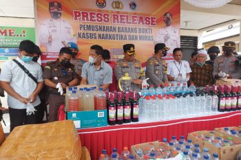 Polres Lotim musnahkan ribuan Liter minuman keras