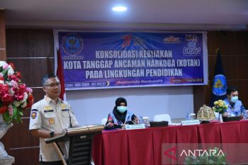 Wali Kota Kendari minta dunia pendidikan jaga generasi dari narkoba