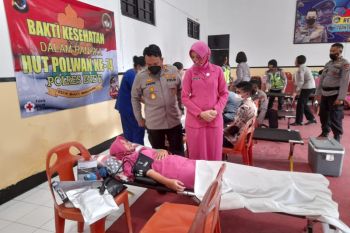 Polres Ende gelar donor darah jelang HUT Polwan
