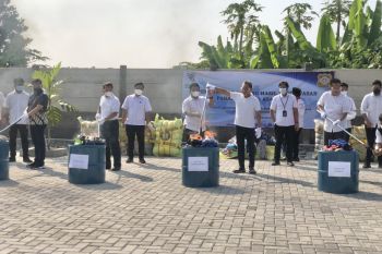Mendag musnahkan pakaian bekas impor senilai Rp8,5 miliar