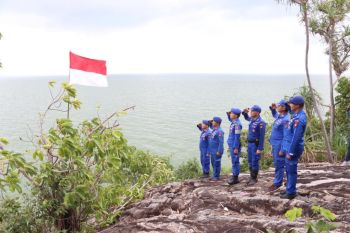 Polres Karimun kibarkan merah putih di pulau terluar NKRI