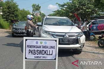 Petugas gabungan Samsat OKU razia kendaraan mati pajak
