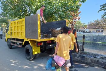 Pemkot Mataram mengajak warga kumpulkan sampah kresek jadi campuran aspal