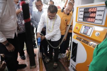 Pemkab Bandung luncurkan "Pom Mini Minyak Goreng" untuk mudahkan akses warga