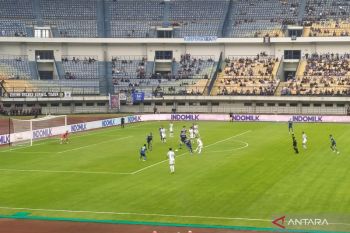 Liga 1 Indonesia - Persib raih kemenangan perdana
