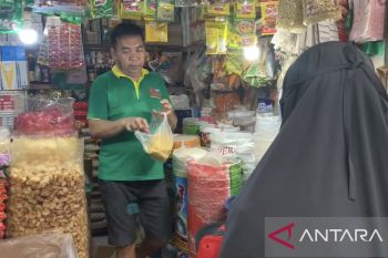 Harga minyak goreng di pasar Batam turun 33 persen
