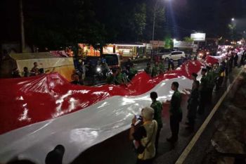 Masyarakat Magelang menggelar Parade Merah Putih di Borobudur