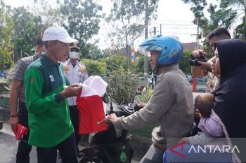 Pemkab OKI bagikan 10 juta bendera merah putih ke warga