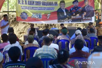 Spanduk Airlangga Hartarto penuhi lokasi pembangunan masjid di Jeneponto Sulsel