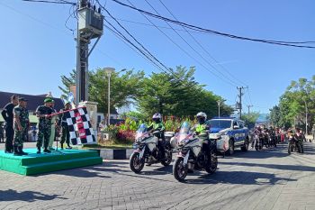 Anggota TNI-Polri dan komunitas ikut napak tilas pahlawan di Makassar