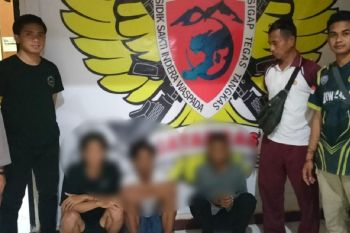Tiga pelajar di Bima nekat memanah anggota polisi
