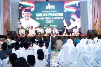 Ribuan santri di Lampung lakukan zikir akbar jelang peringatan HUT ke-77 RI