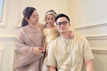 Cara Karina Salim &amp; Atiqah Hasiholan ajarkan makna kemerdekaan pada anak