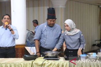 Bersama Dharma Wanita dan ESDM Sumbar, PLN adakan demo masak gunakan kompor induksi