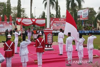 Upacara HUT RI di Sampit diselesaikan lebih cepat akibat hujan deras