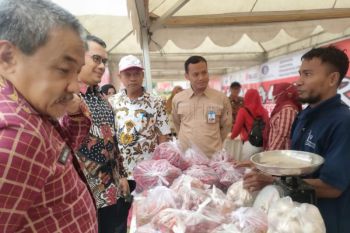 Dinas Ketahanan Pangan dan BI Sulbar gelar bazar murah pangan
