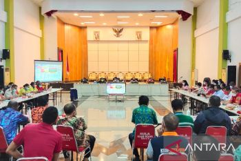 Pemkot Jayapura membatasi aktivitas masyarakat hingga pukul 24.00 WIT