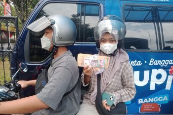 Warga antusias tukarkan uang baru emisi 2022 di kas keliling BI Jember
