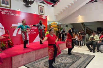 Joget "Mendung Tanpo Udan"  dalam perayaan HUT RI di Bangladesh