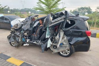 Innova tabrak truk di Tol Batang-Pemalang, satu tewas