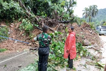 Polisi perkirakan arus Padang-Solok terganggu hingga Sabtu malam